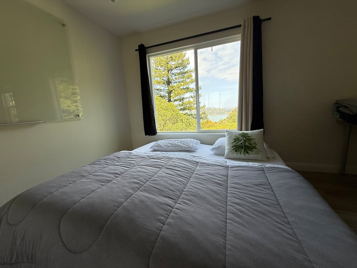 Bedroom 3 with king bed